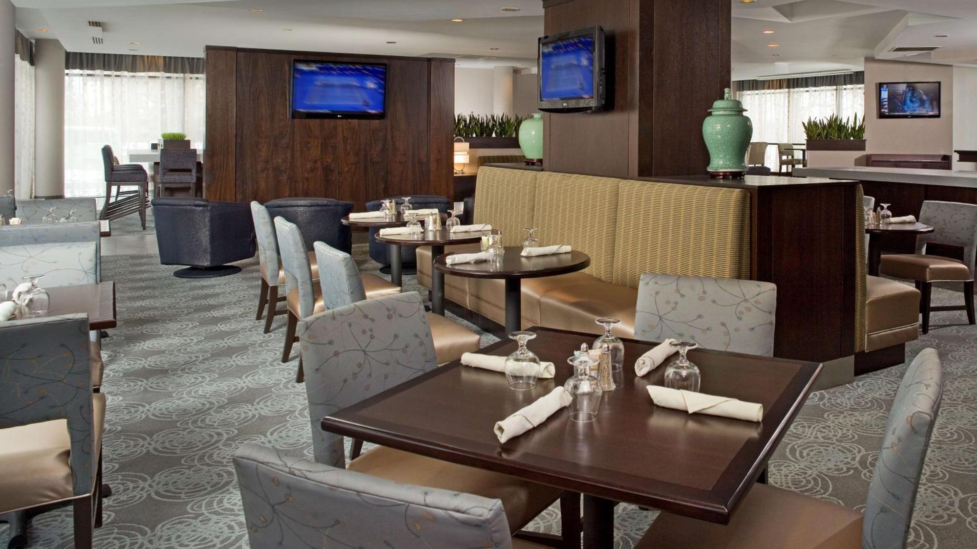 Hotel Doubletree By Hilton Chicago Schaumburg Exterior foto